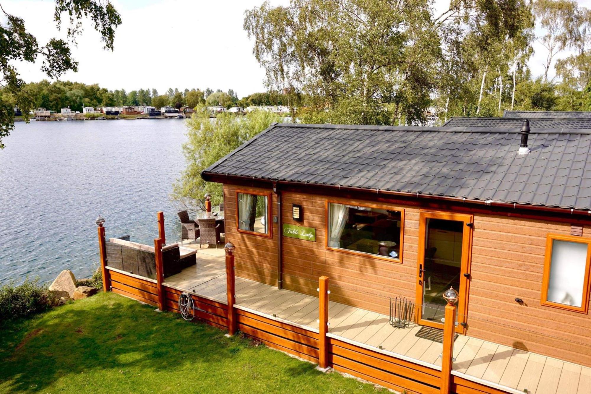 Fable Lodge Tattershall Lakes - Luxury Lakeside Lodge With Hot Tub Екстер'єр фото