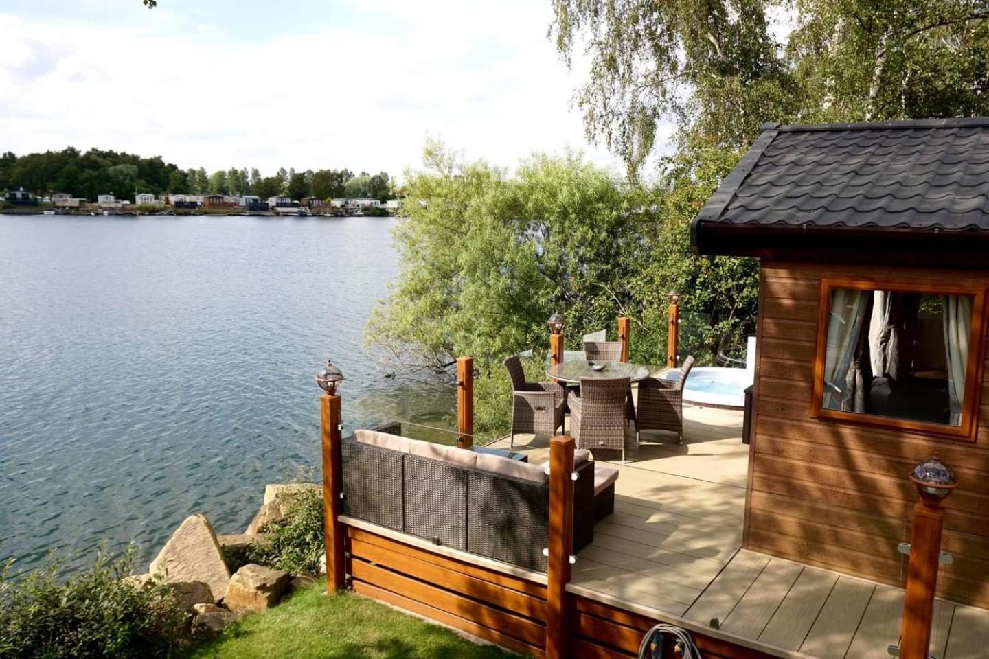 Fable Lodge Tattershall Lakes - Luxury Lakeside Lodge With Hot Tub Екстер'єр фото