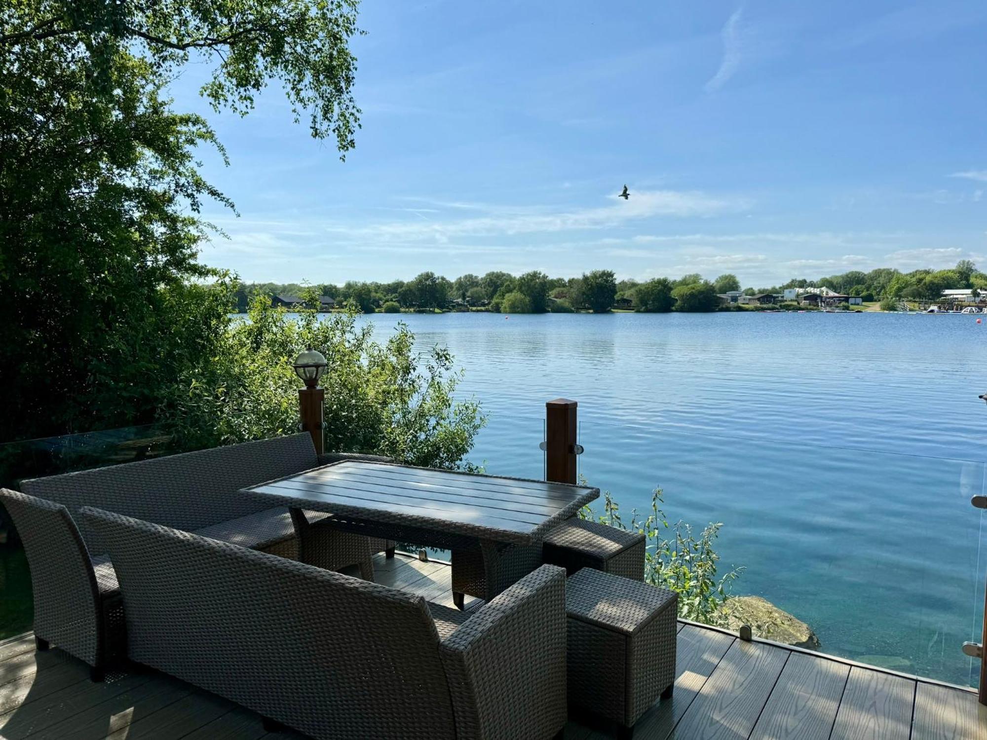 Fable Lodge Tattershall Lakes - Luxury Lakeside Lodge With Hot Tub Екстер'єр фото