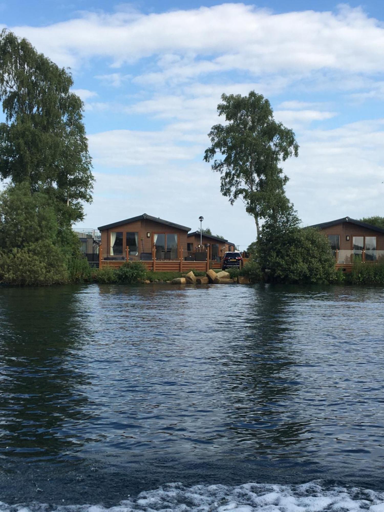 Fable Lodge Tattershall Lakes - Luxury Lakeside Lodge With Hot Tub Екстер'єр фото